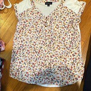Fortune + Ivy mixed material floral top. Size M. Like New